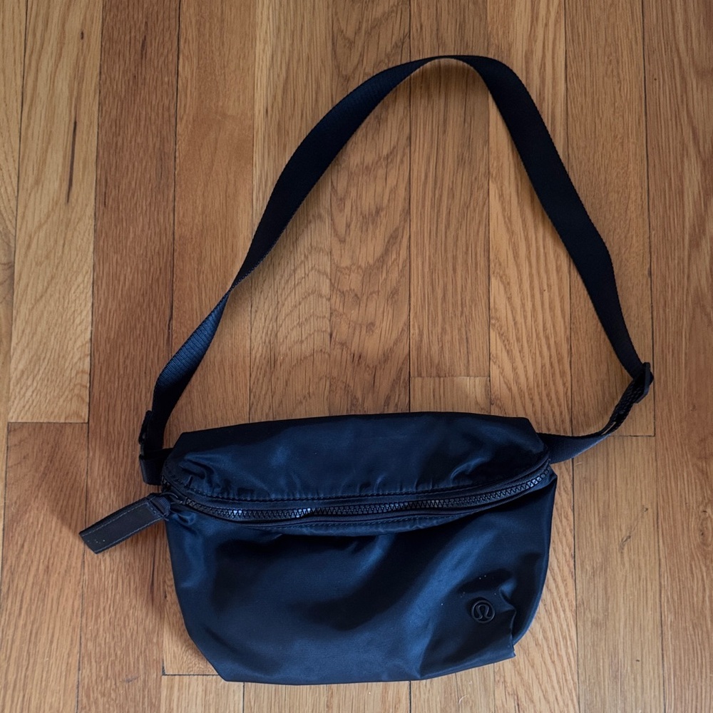 Lululemon Black nylon Belt bag/ Crossbody Bag
